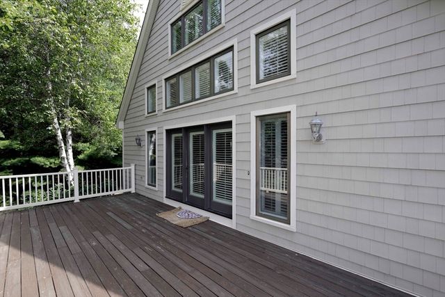 12 Amanda Rd, Freetown, MA 02702