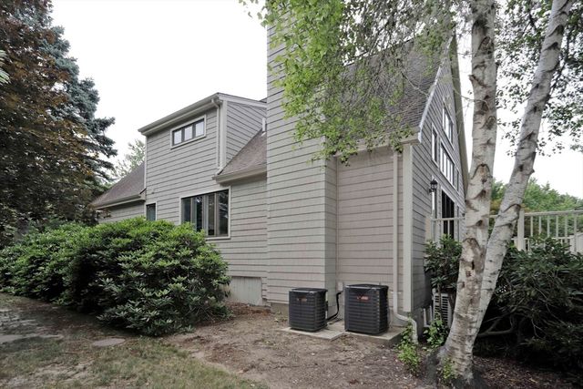 12 Amanda Rd, Freetown, MA 02702
