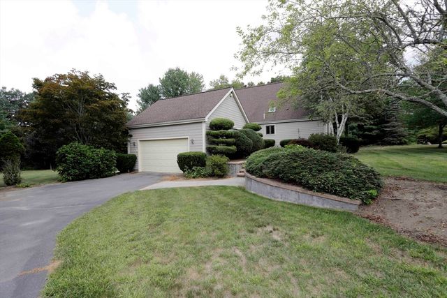 12 Amanda Rd, Freetown, MA 02702