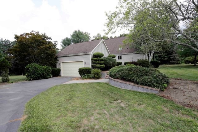 12 Amanda Rd, Freetown, MA 02702