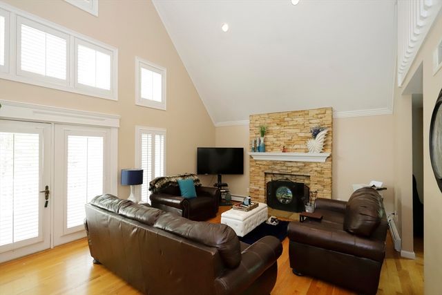12 Amanda Rd, Freetown, MA 02702