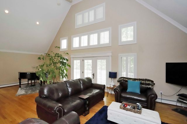 12 Amanda Rd, Freetown, MA 02702