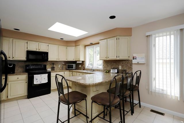 12 Amanda Rd, Freetown, MA 02702