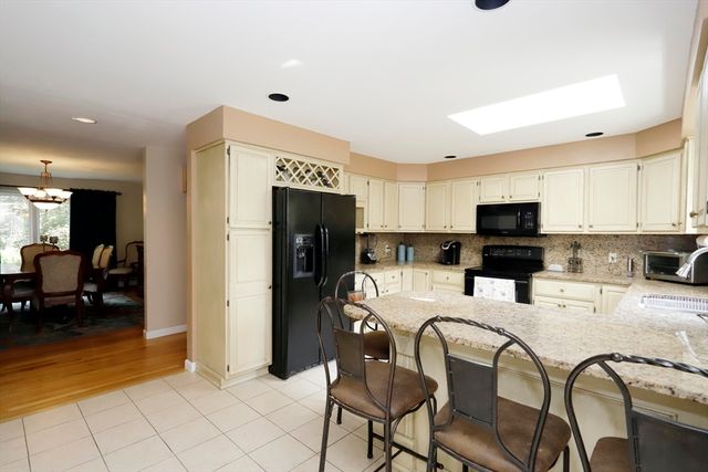 12 Amanda Rd, Freetown, MA 02702