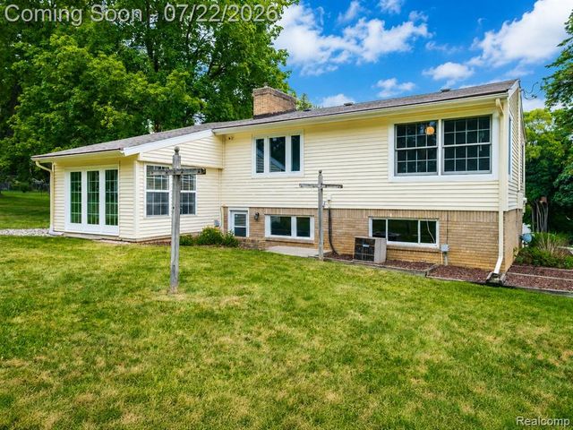 204 Terrace Court, Grand Blanc, MI 48439