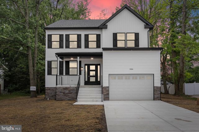 586 S FORKLANDING RD, Maple Shade, NJ 08052