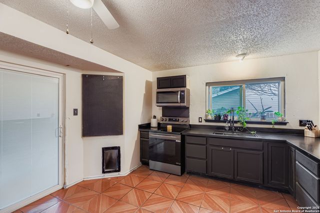 10011 Sugarloaf Drive, San Antonio, TX 78245