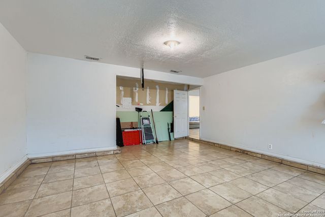 10011 Sugarloaf Drive, San Antonio, TX 78245