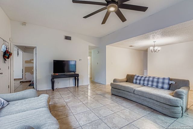 10011 Sugarloaf Drive, San Antonio, TX 78245