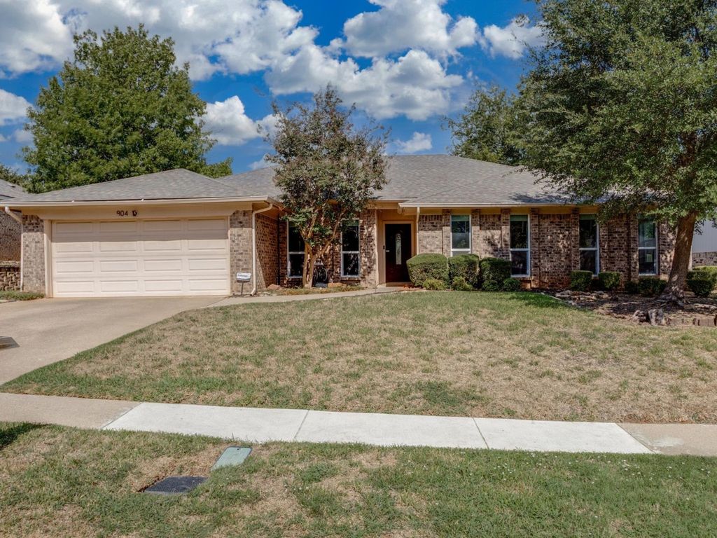 904 Forest Trail Court, Euless, TX 76039 — exterior