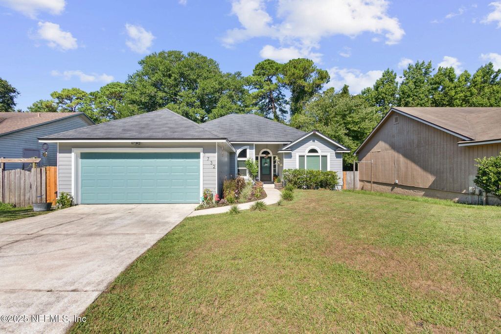 1732 CHANDELIER Circle W, Jacksonville, FL 32225
