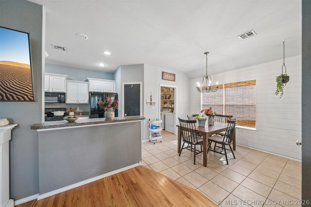21204 E 39th Place S, Broken Arrow, OK 74014