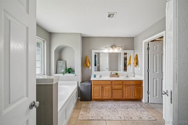 21204 E 39th Place S, Broken Arrow, OK 74014