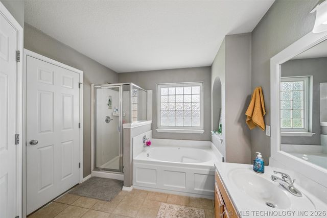 21204 E 39th Place S, Broken Arrow, OK 74014