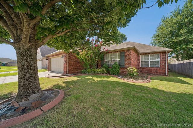 21204 E 39th Place S, Broken Arrow, OK 74014