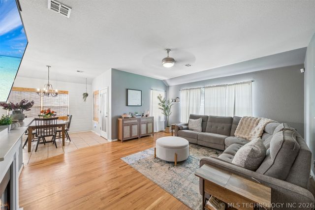 21204 E 39th Place S, Broken Arrow, OK 74014