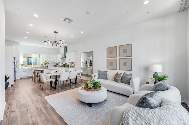 174 Sawbuck, Irvine, CA 92618