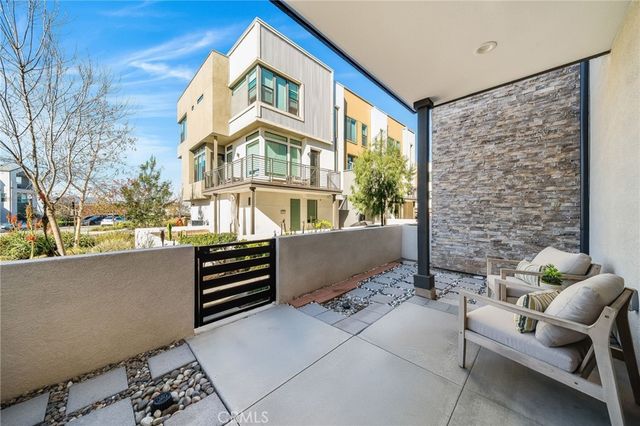 174 Sawbuck, Irvine, CA 92618