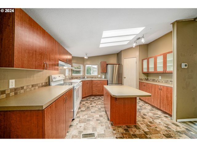 835 Se 1ST Ave 14, Canby, OR 97013