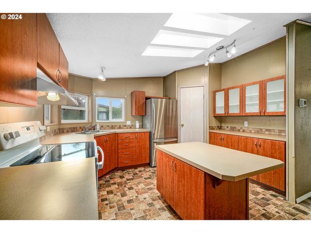 835 Se 1ST Ave 14, Canby, OR 97013