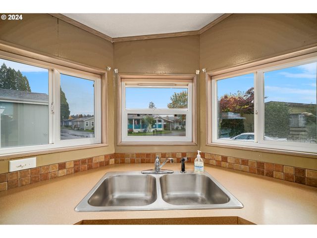 835 Se 1ST Ave 14, Canby, OR 97013