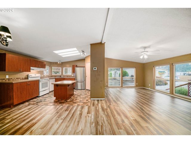 835 Se 1ST Ave 14, Canby, OR 97013