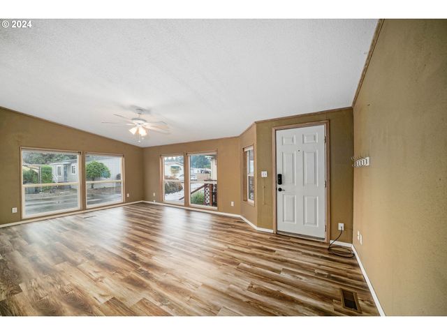 835 Se 1ST Ave 14, Canby, OR 97013