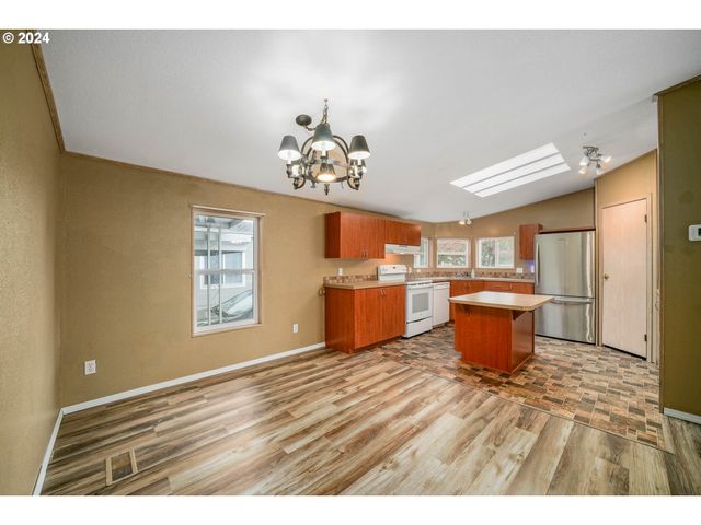 835 Se 1ST Ave 14, Canby, OR 97013