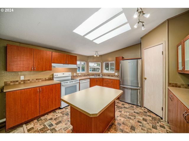 835 Se 1ST Ave 14, Canby, OR 97013