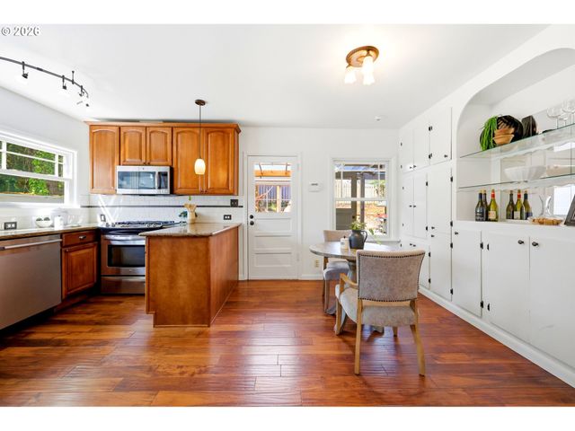 3737 Se 11TH Ave, Portland, OR 97202