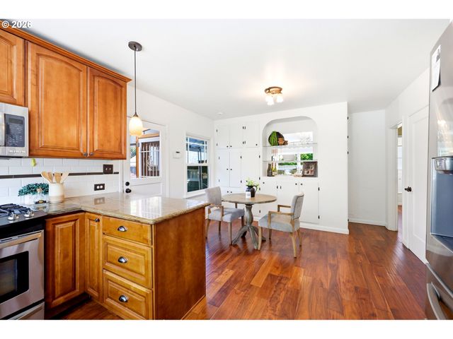 3737 Se 11TH Ave, Portland, OR 97202