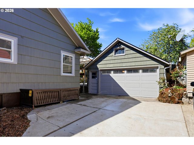 3737 Se 11TH Ave, Portland, OR 97202