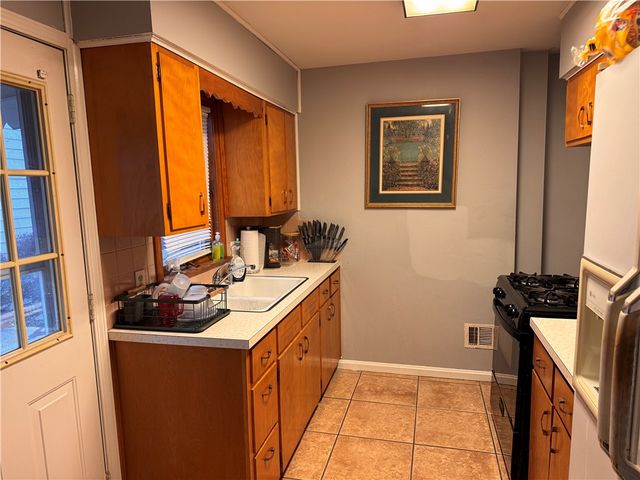 354 Euclid Ave, Sharon, PA 16146