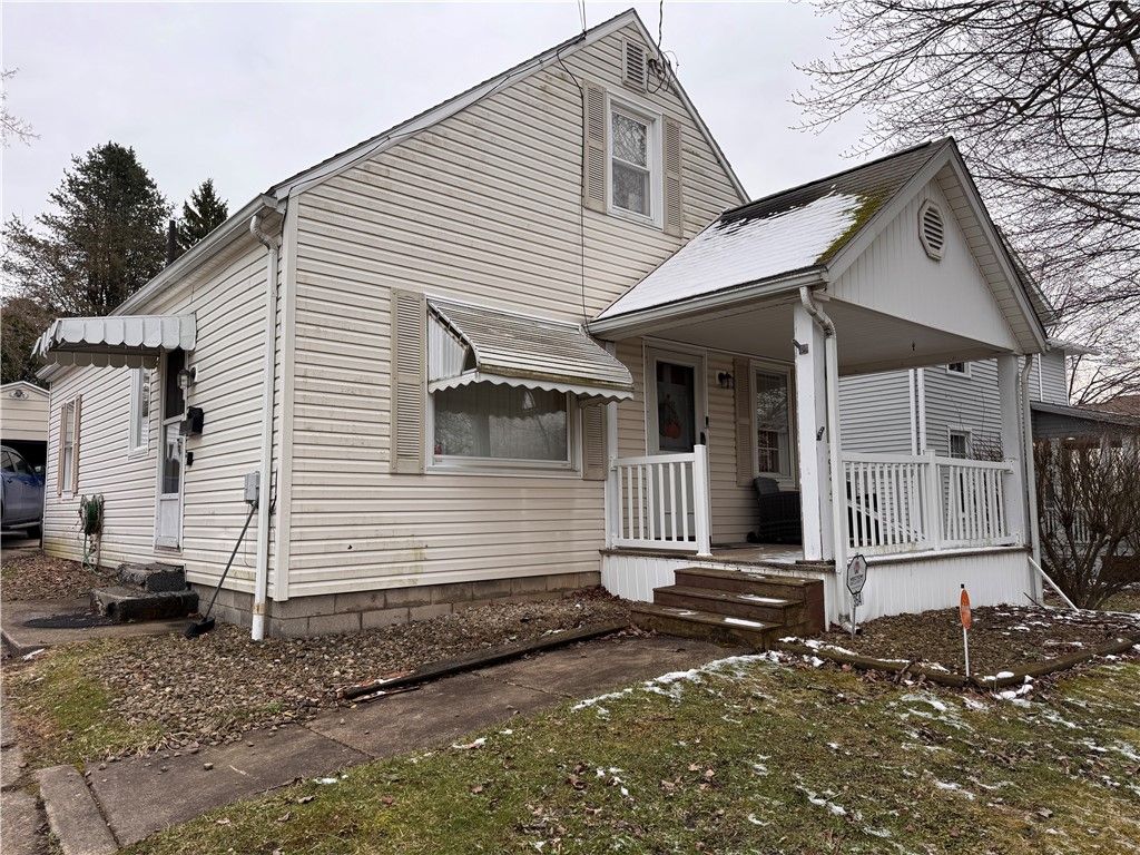 354 Euclid Ave, Sharon, PA 16146