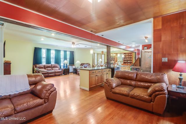 221 S Third Street, Wiggins, MS 39577