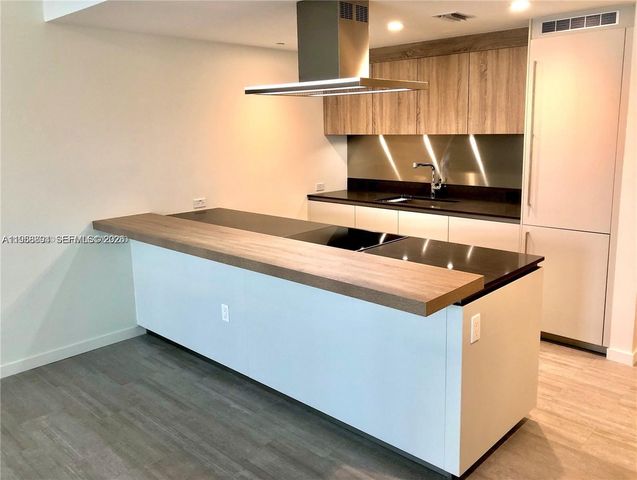 1000 Brickell Plaza 2414, Miami, FL 33131