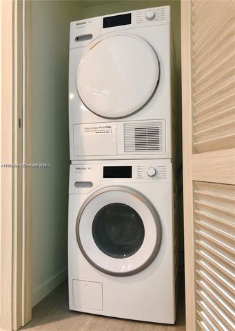 1000 Brickell Plaza 2414, Miami, FL 33131