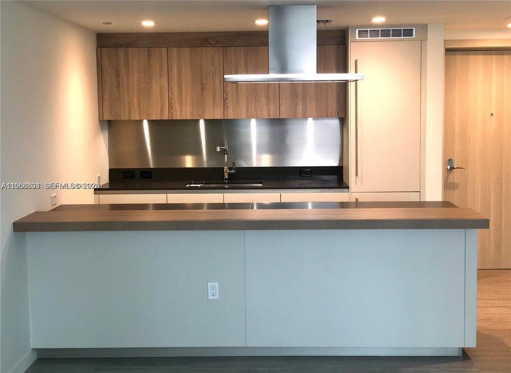 1000 Brickell Plaza 2414, Miami, FL 33131