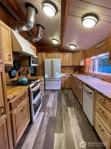 9361 Misery Point Road NW, Seabeck, WA 98380