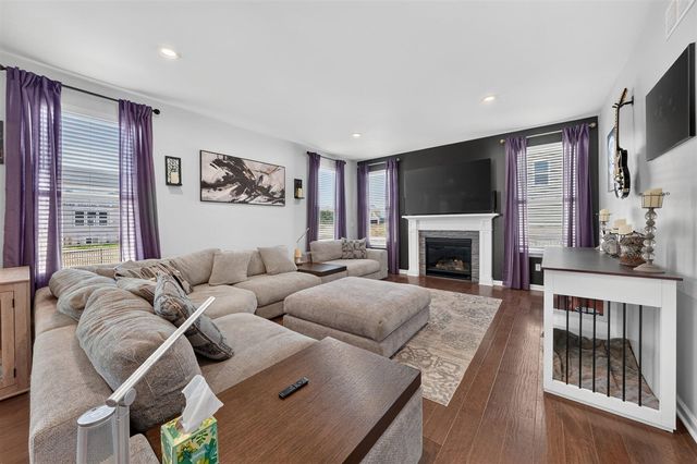 51681 Maple Leaf Drive, Macomb, MI 48042
