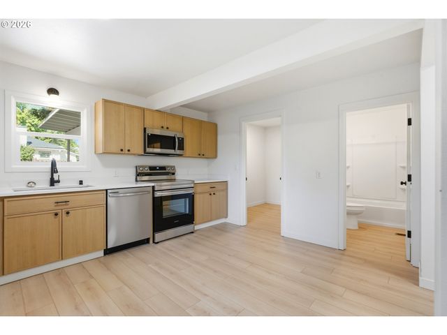 1614 E 33RD St, Vancouver, WA 98663