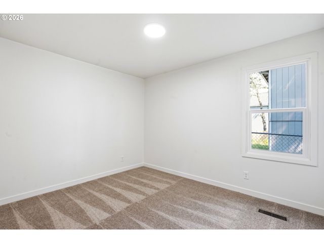 1614 E 33RD St, Vancouver, WA 98663