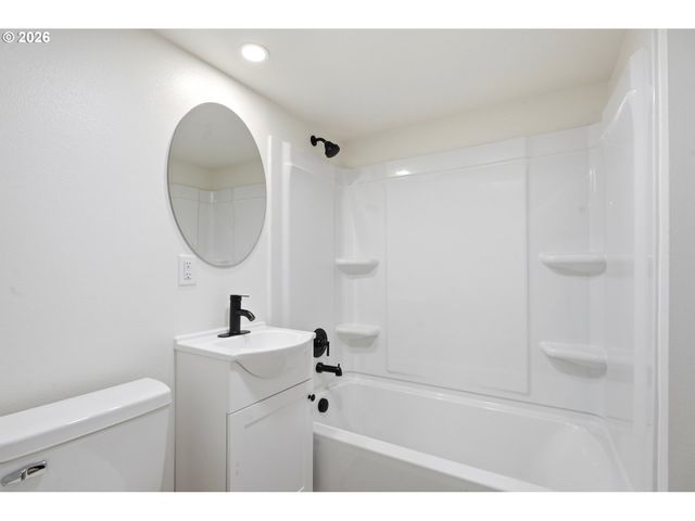1614 E 33RD St, Vancouver, WA 98663