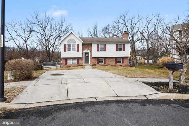 14 REVERE CT, Littlestown, PA 17340