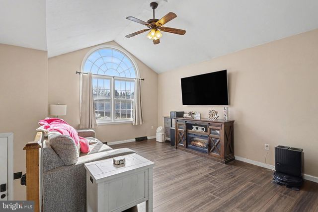 14 REVERE CT, Littlestown, PA 17340