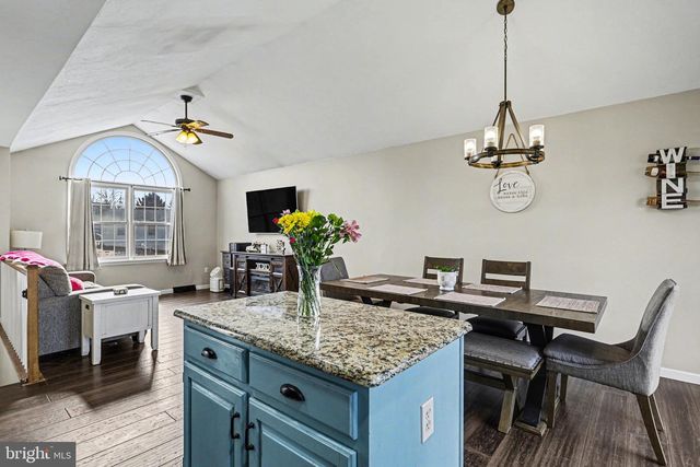 14 REVERE CT, Littlestown, PA 17340