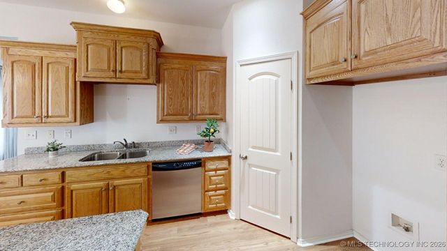 826 Oak Tree Drive, Ardmore, OK 73401