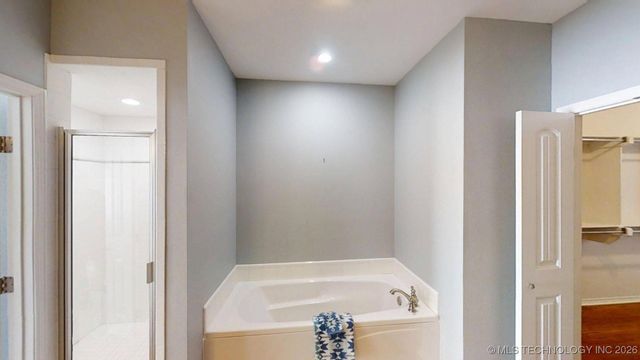 826 Oak Tree Drive, Ardmore, OK 73401