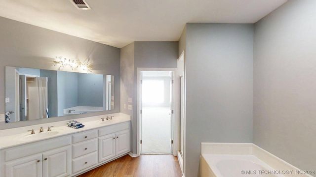 826 Oak Tree Drive, Ardmore, OK 73401