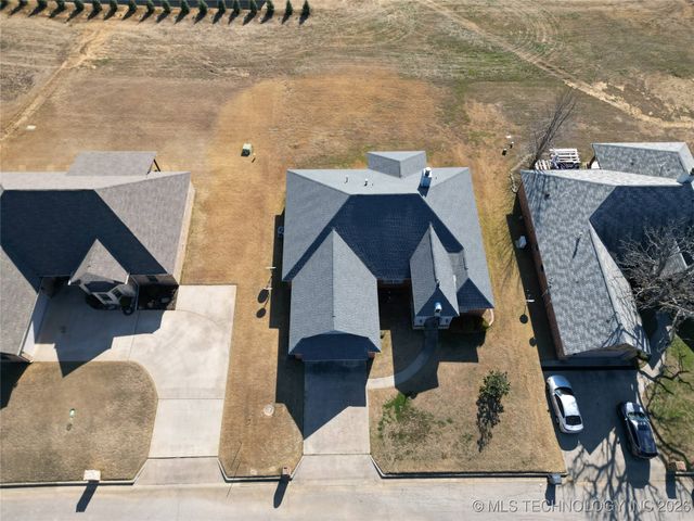 826 Oak Tree Drive, Ardmore, OK 73401